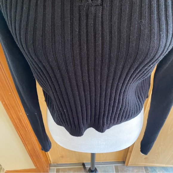 Urban Outfitters • Ribbed Half Zip Cropped Sweater in Black - Picture 4 of 11